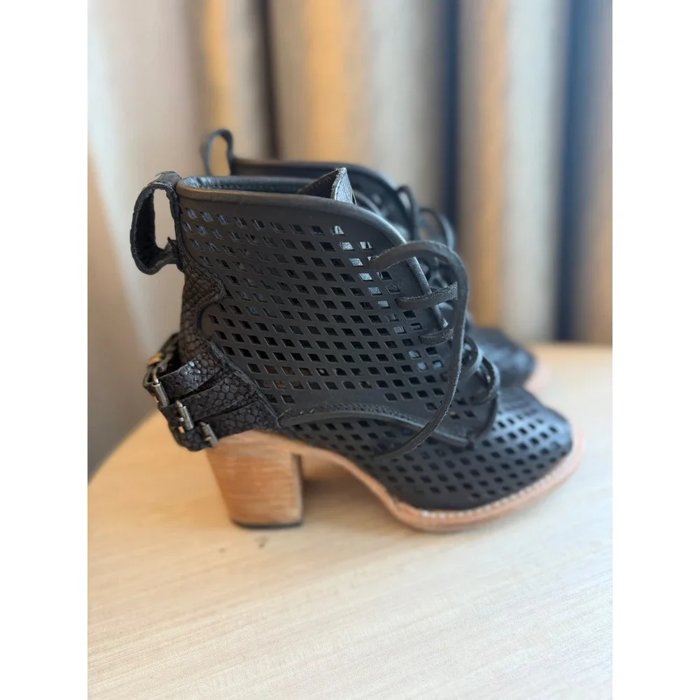 Freebird Benni Black Leather Perforated Lace Up Open Toe Buckle Booties Size 8